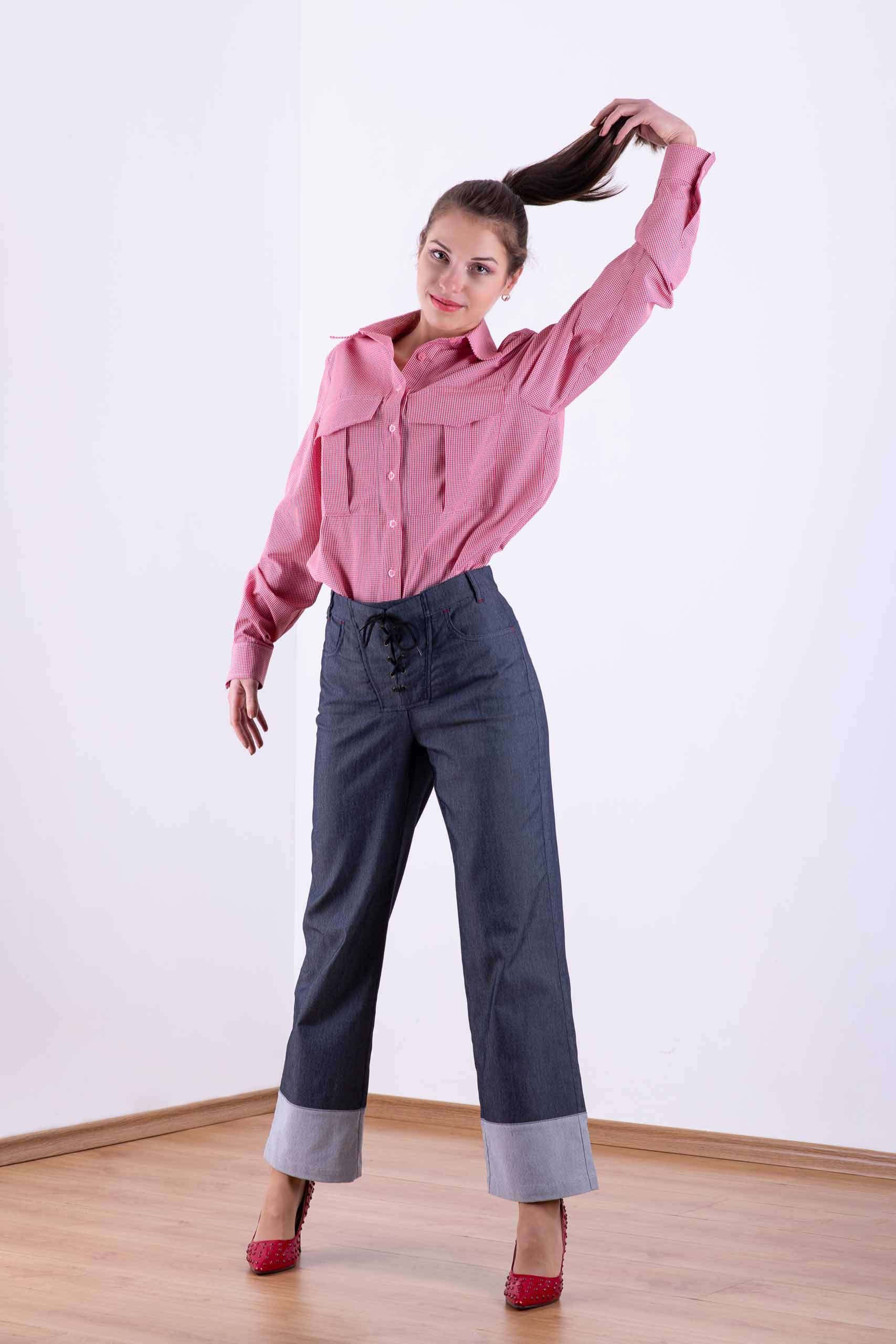 Straight trousers with wide hem in dark blue Straight trousers with wide hem in dark blue