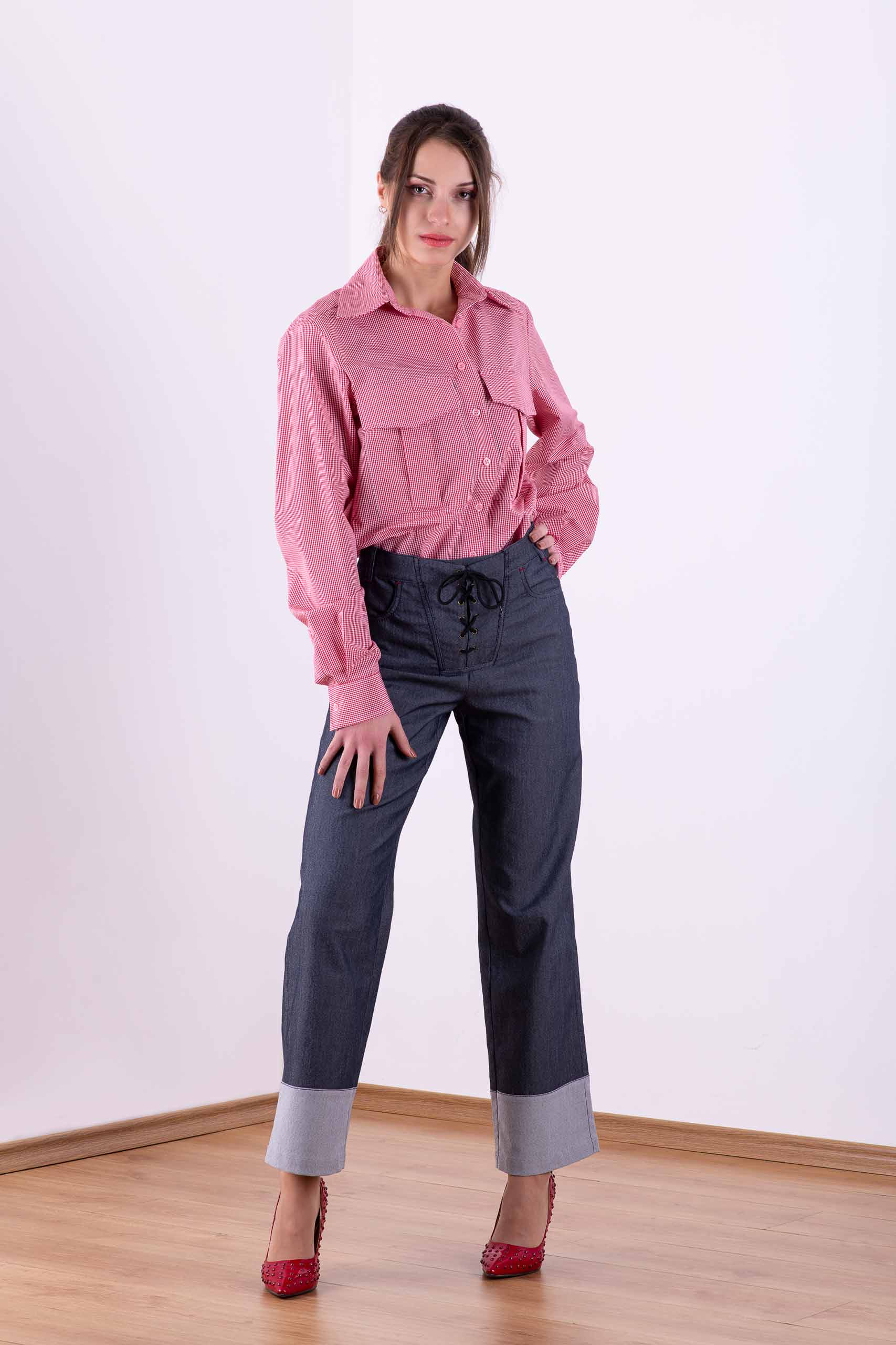 Straight trousers with wide hem in dark blue Straight trousers with wide hem in dark blue