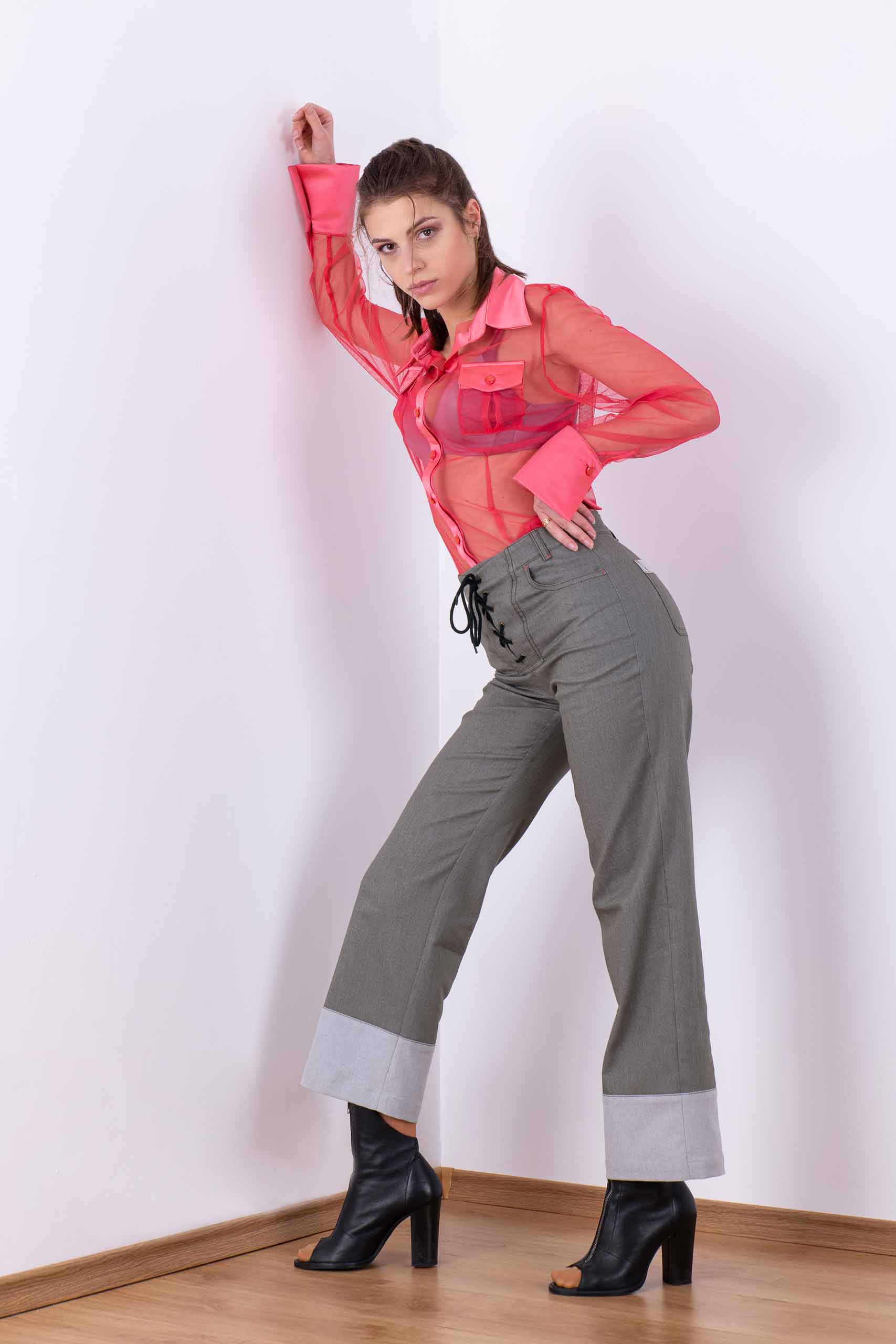 Straight trousers with wide hem and bustier fastening Straight trousers with wide hem and bustier fastening