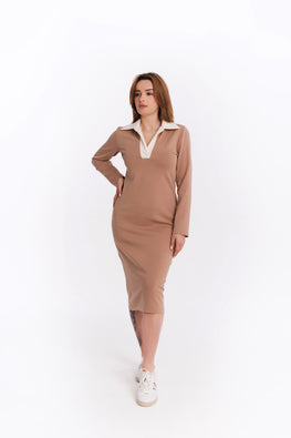 Straight dress in milk chocolate colour with a white collar
