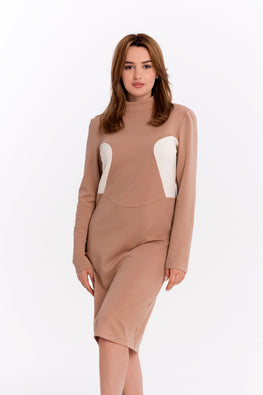 Straight dress in milk chocolate colour with a round neckline