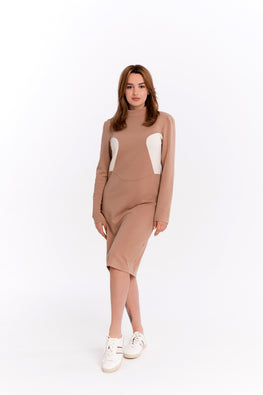 Straight dress in milk chocolate colour with a round neckline