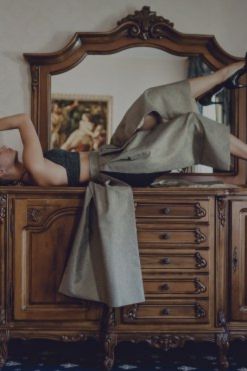 Golden skirt in 4 parts 1.jpg__PID:784063c2-d4df-44d1-a74b-eb420c9dd31b