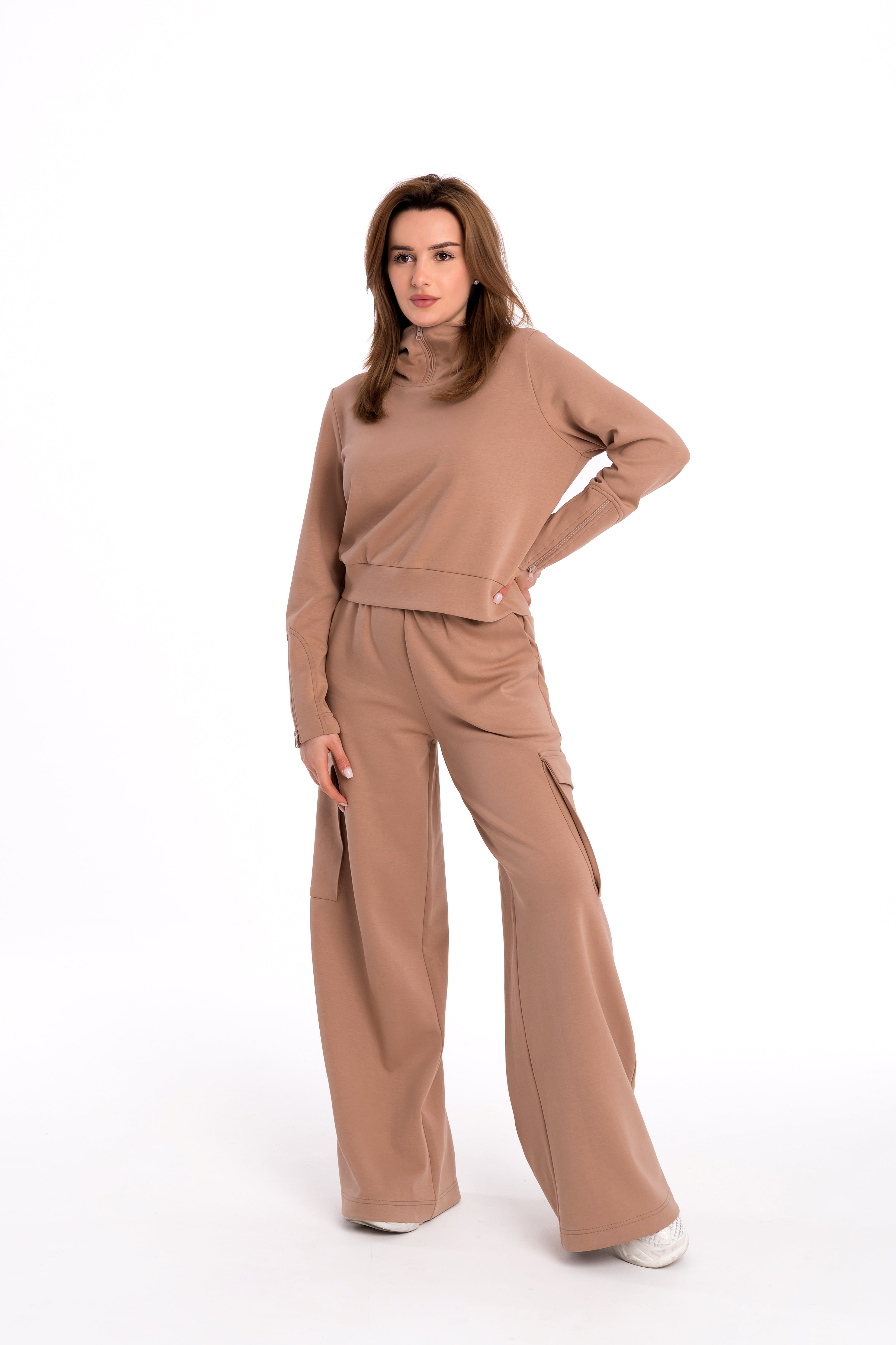 Sweater with a high collar and zipper Sweater with a high collar and zipper