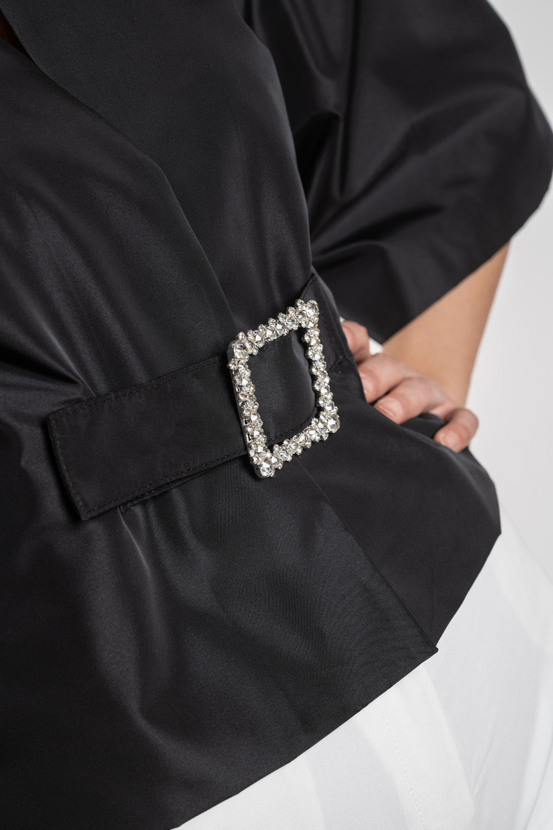 Short-cut taffeta jacket BUFF sleeves Short-cut taffeta jacket BUFF sleeves