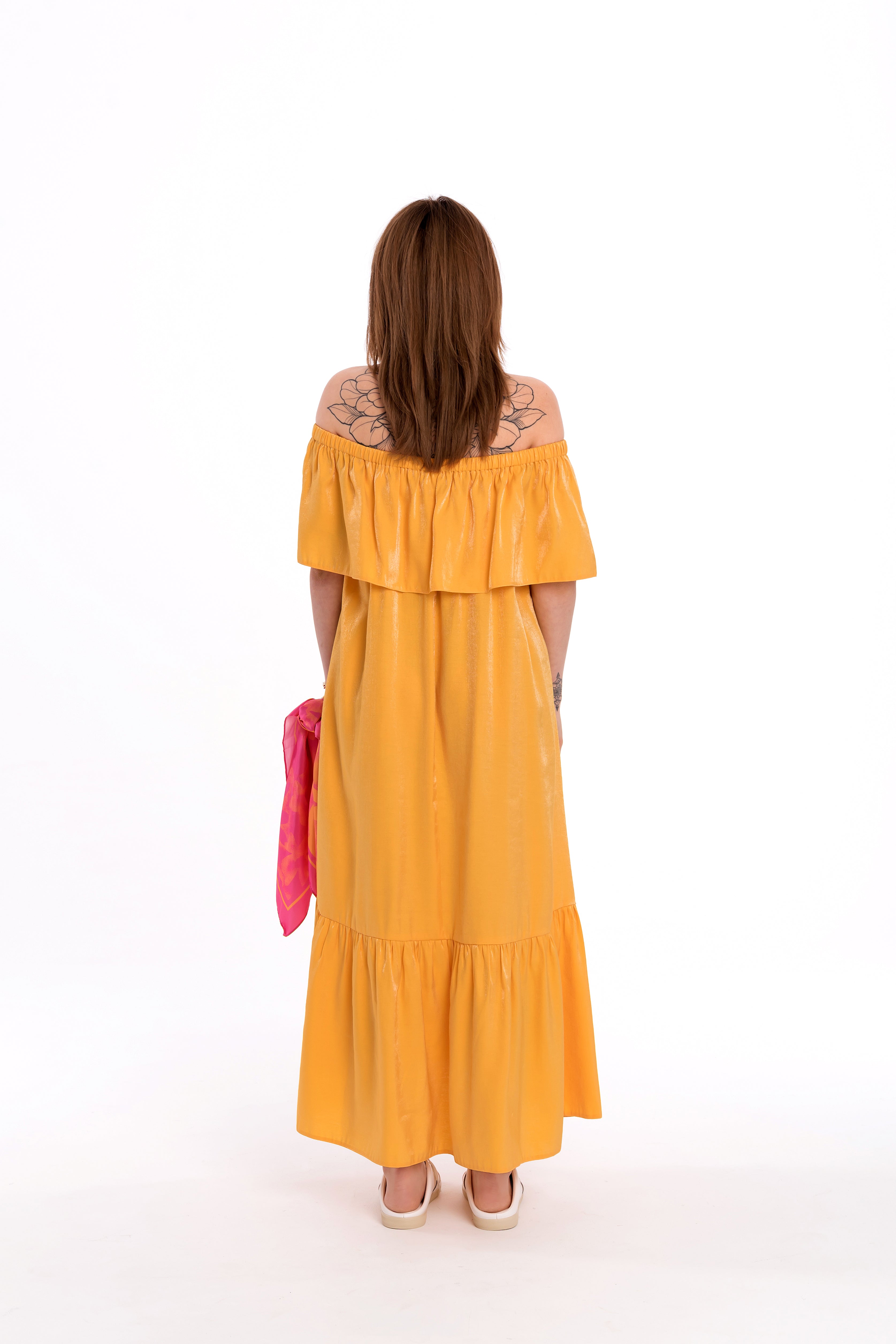 Sleeveless dress with a boat neckline in yellow viscose Sleeveless dress with a boat neckline in yellow viscose