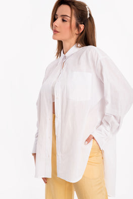 Loose white shirt with long sleeves