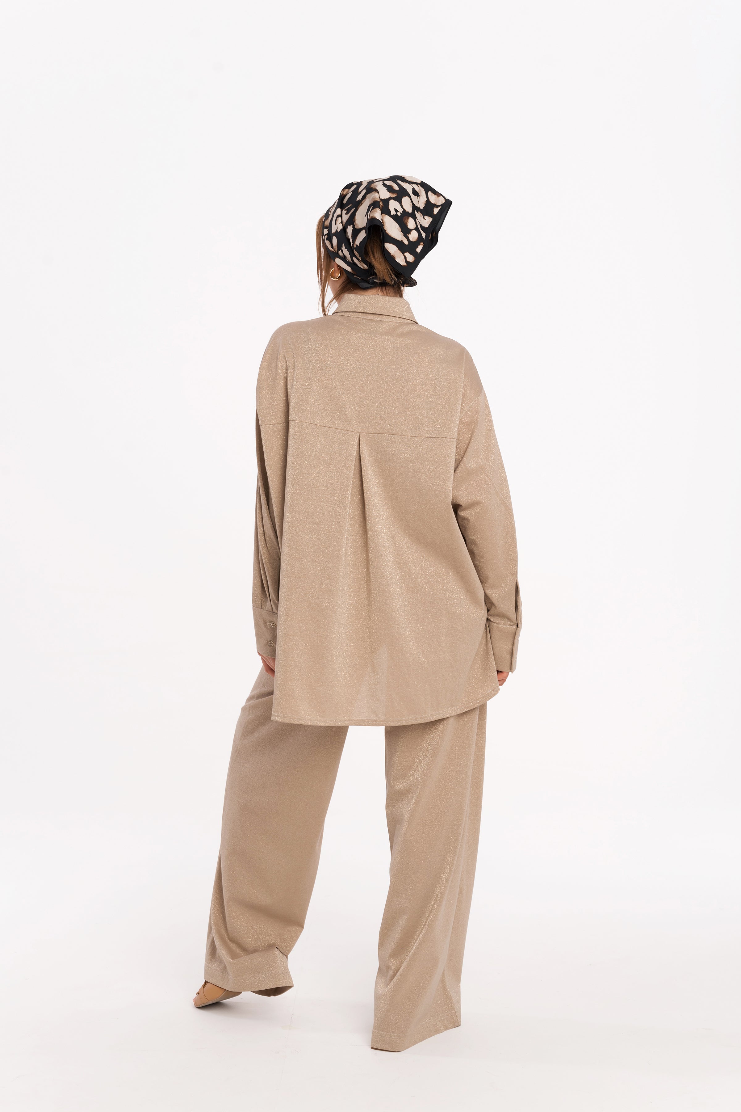 Loose shirt with long sleeves in golden cotton Loose shirt with long sleeves in golden cotton