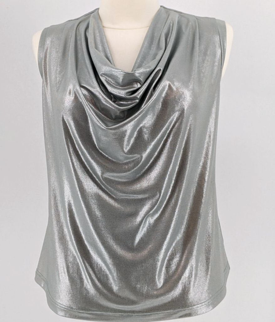 Fitted top with cowl neckline Fitted top with cowl neckline