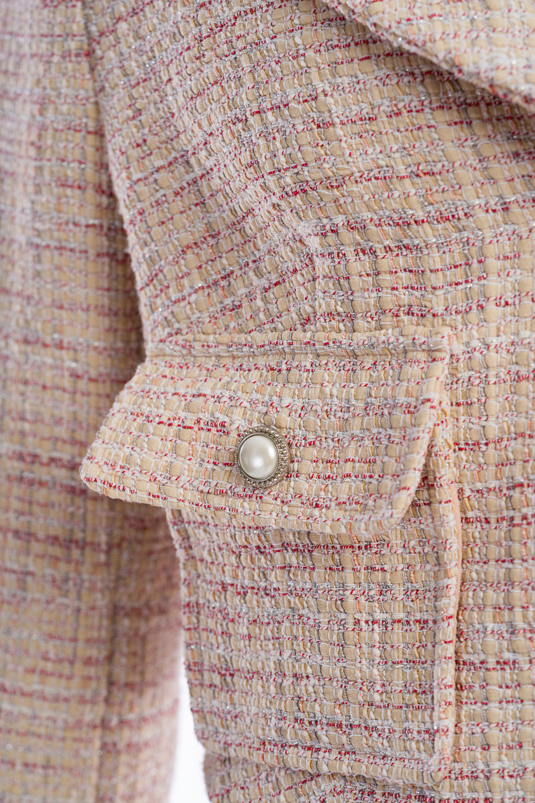 Short-cut jacket in pink boucle Short-cut jacket in pink boucle