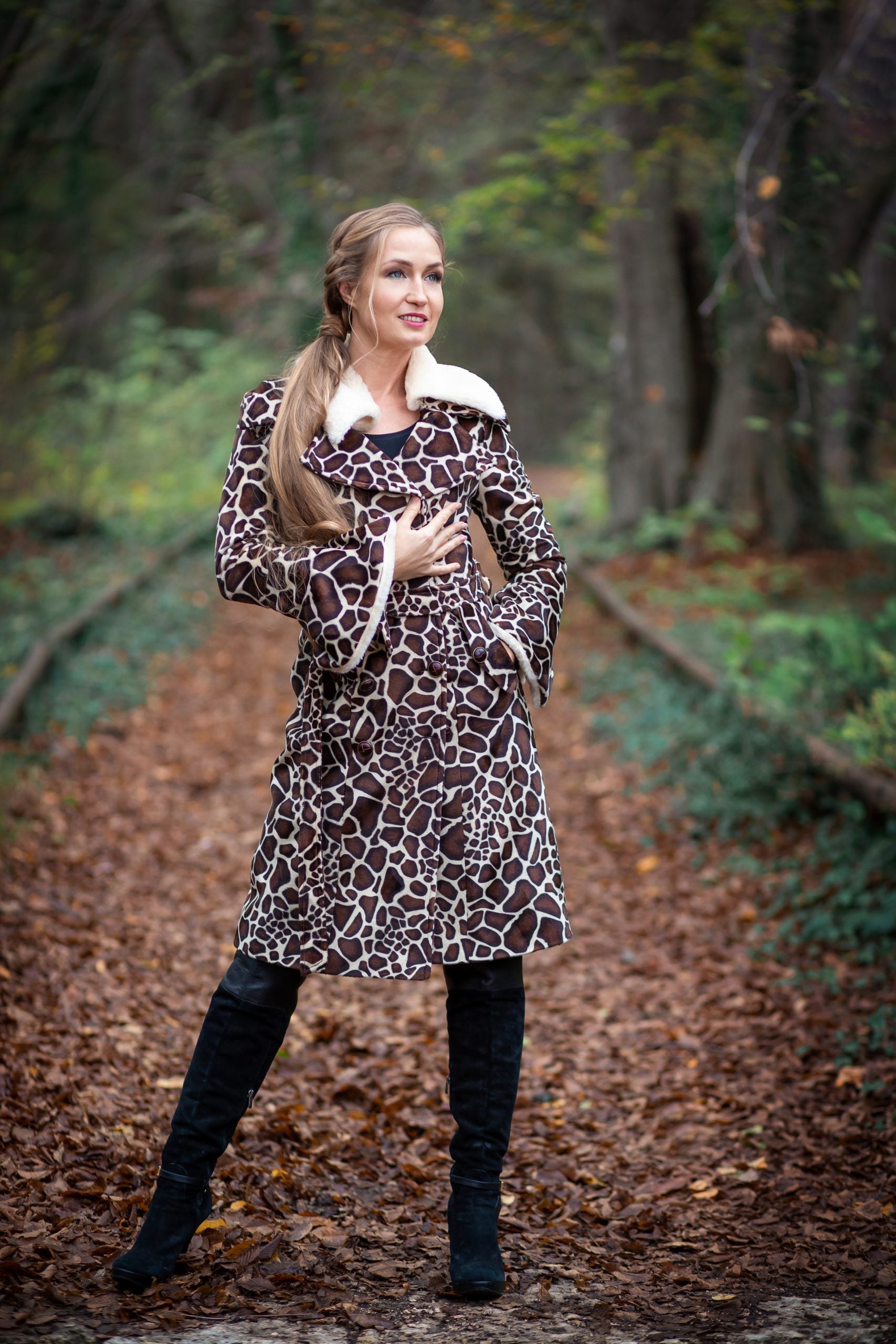 Cappotto doppiopetto con stampa giraffa Cappotto doppiopetto con stampa giraffa