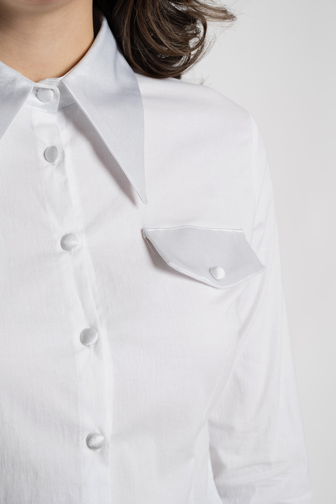 Slim cotton shirt with a satin collar Slim cotton shirt with a satin collar