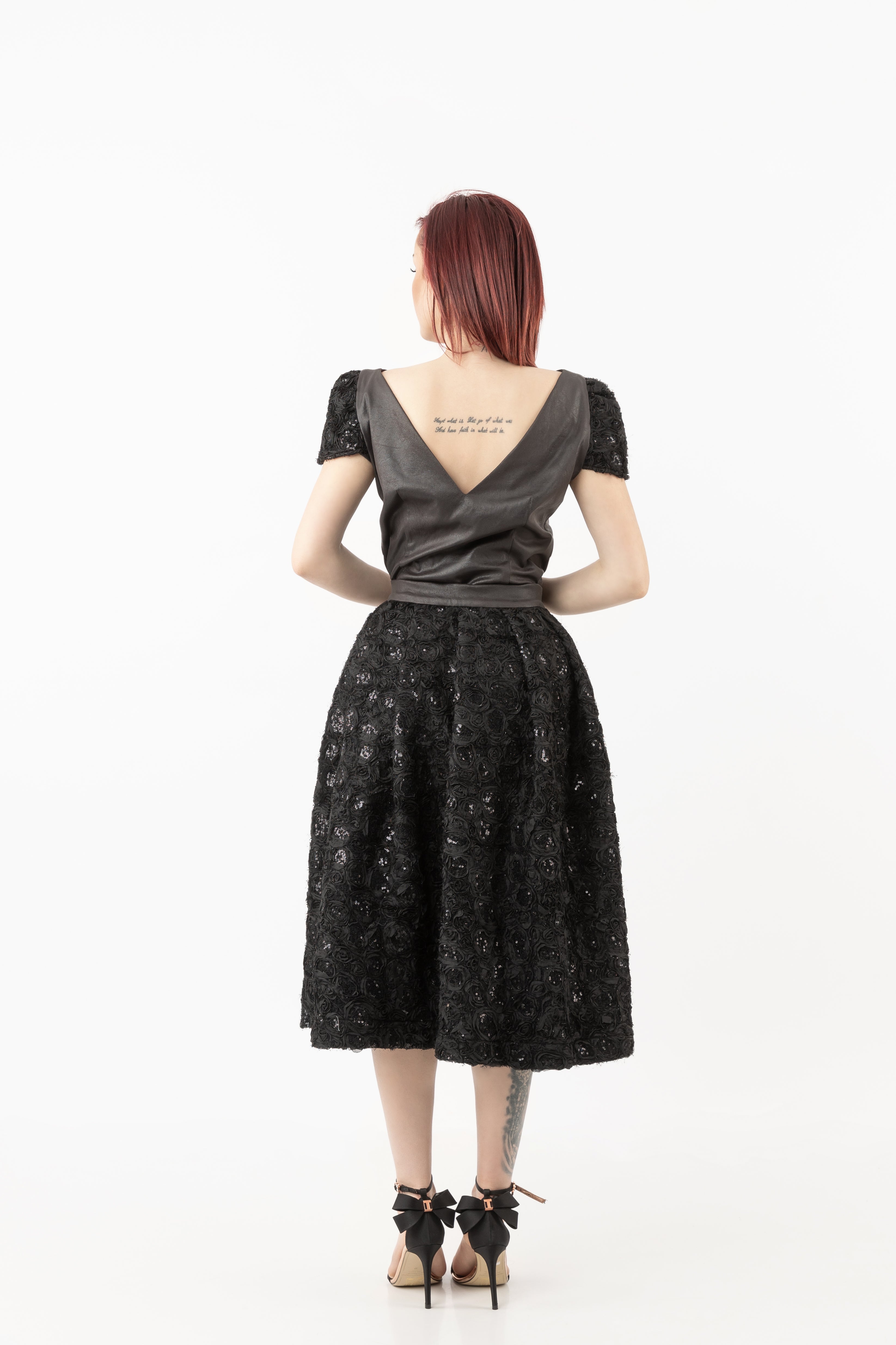 High-waist knee-length skirt with sequences High-waist knee-length skirt with sequences