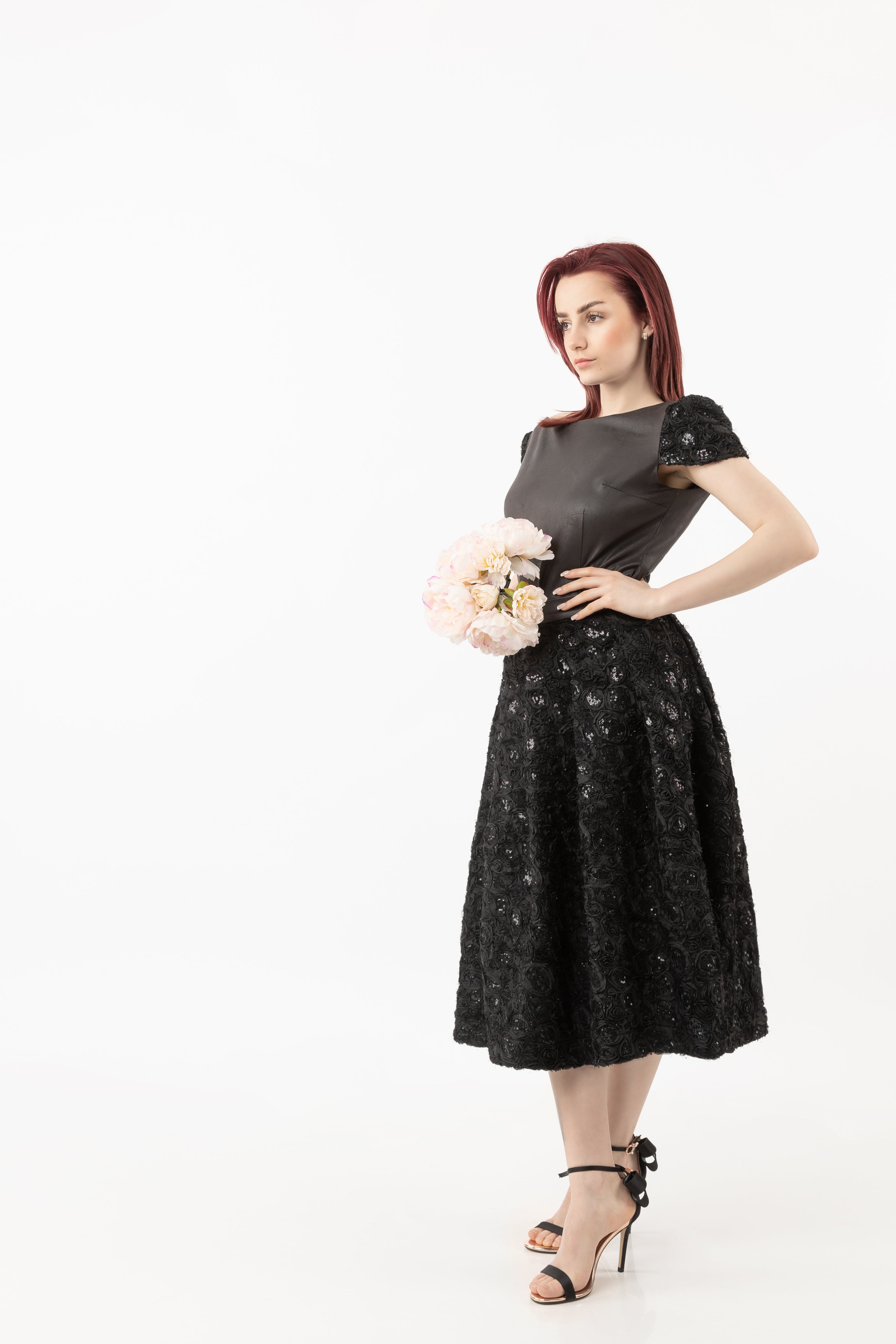High-waist knee-length skirt with sequences High-waist knee-length skirt with sequences