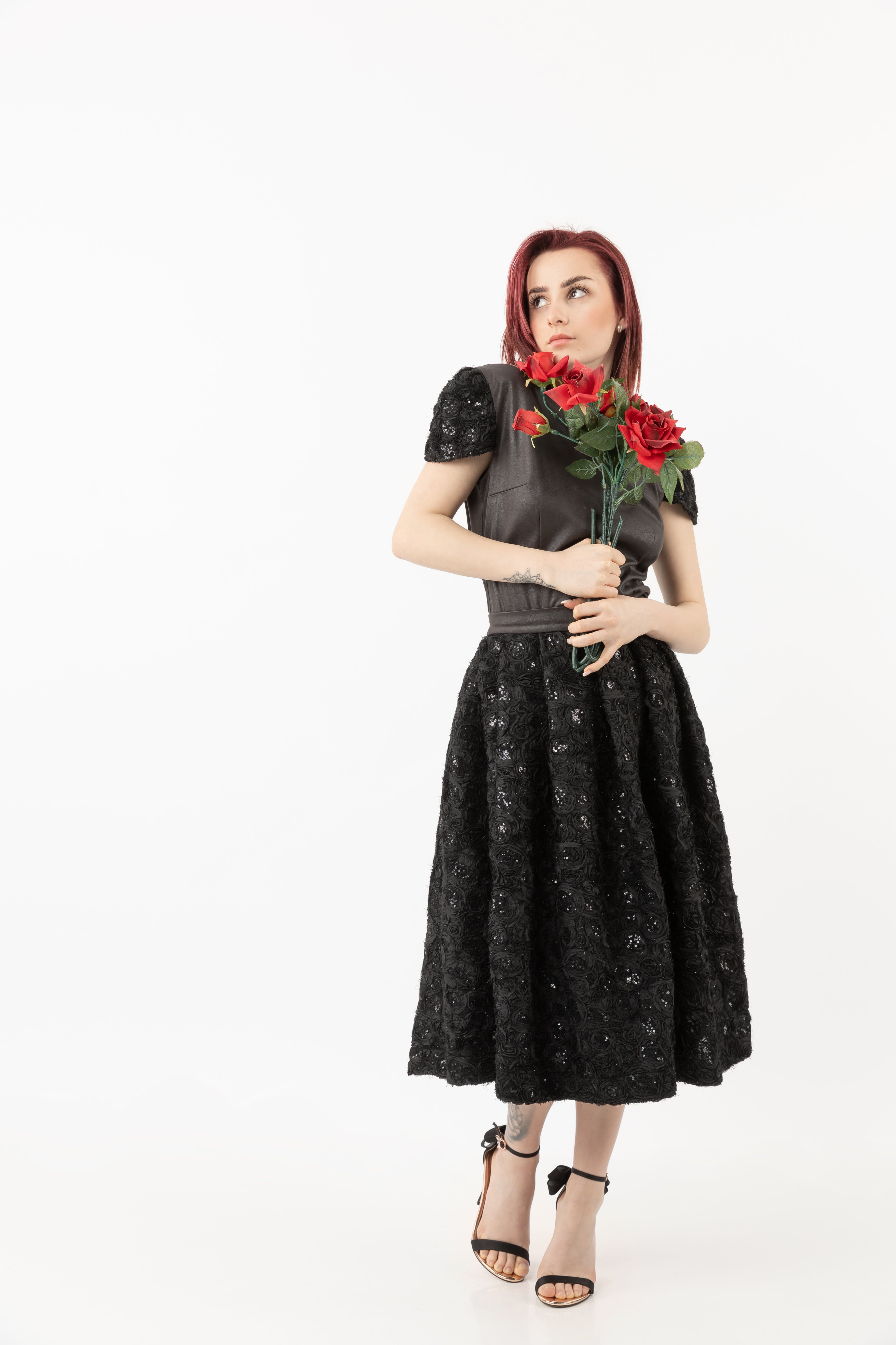 High-waist knee-length skirt with sequences High-waist knee-length skirt with sequences