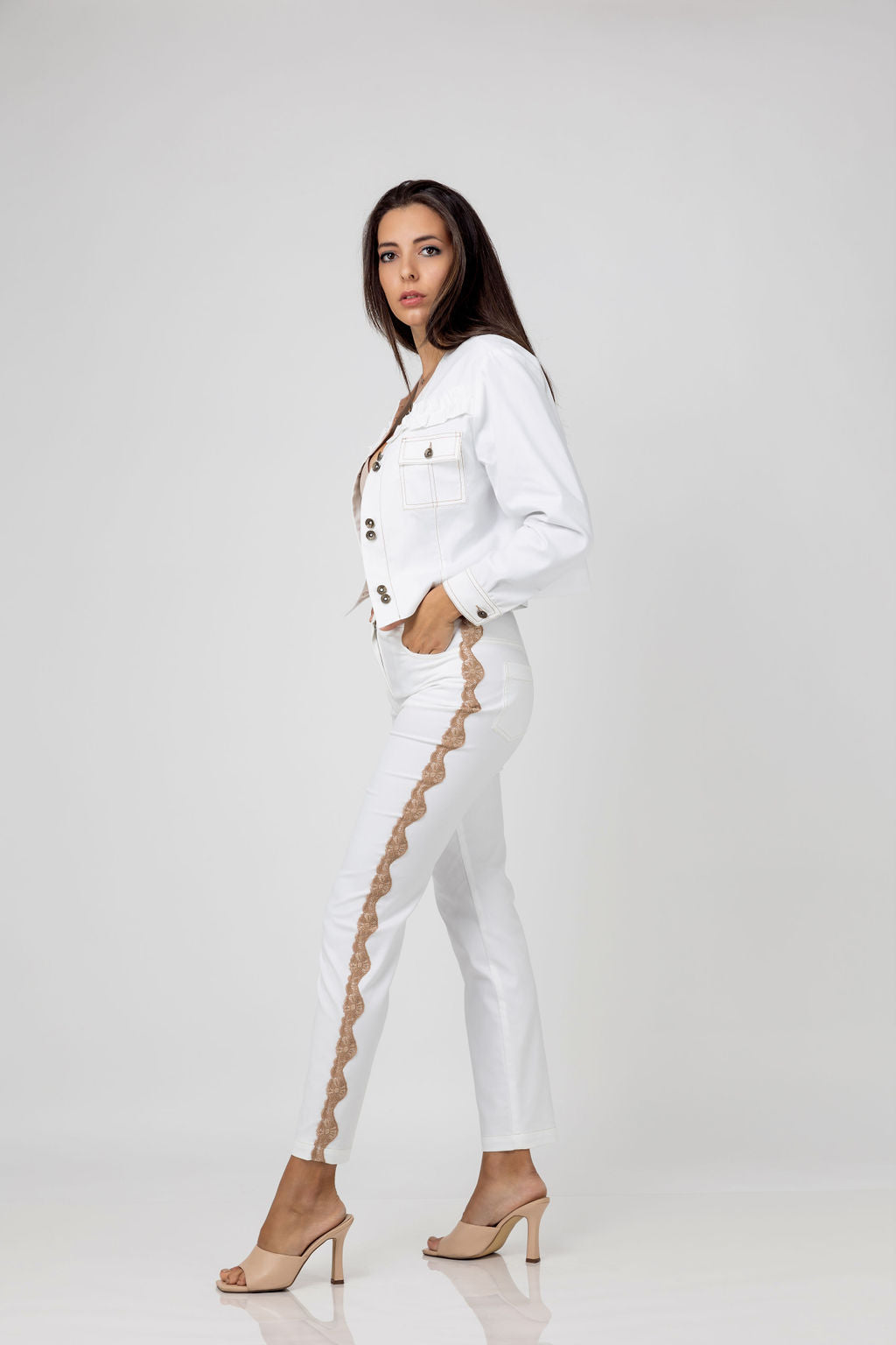 Slim trousers in white with lace edging Slim trousers in white with lace edging