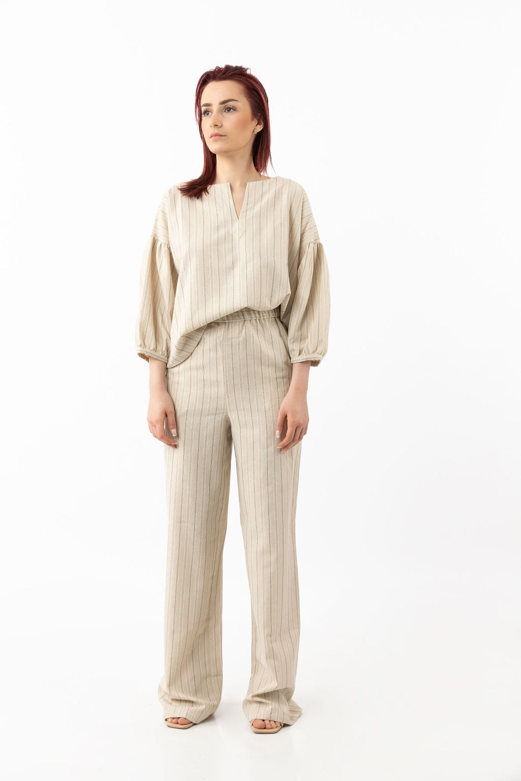 Wide-leg linen trousers in beige Wide-leg linen trousers in beige