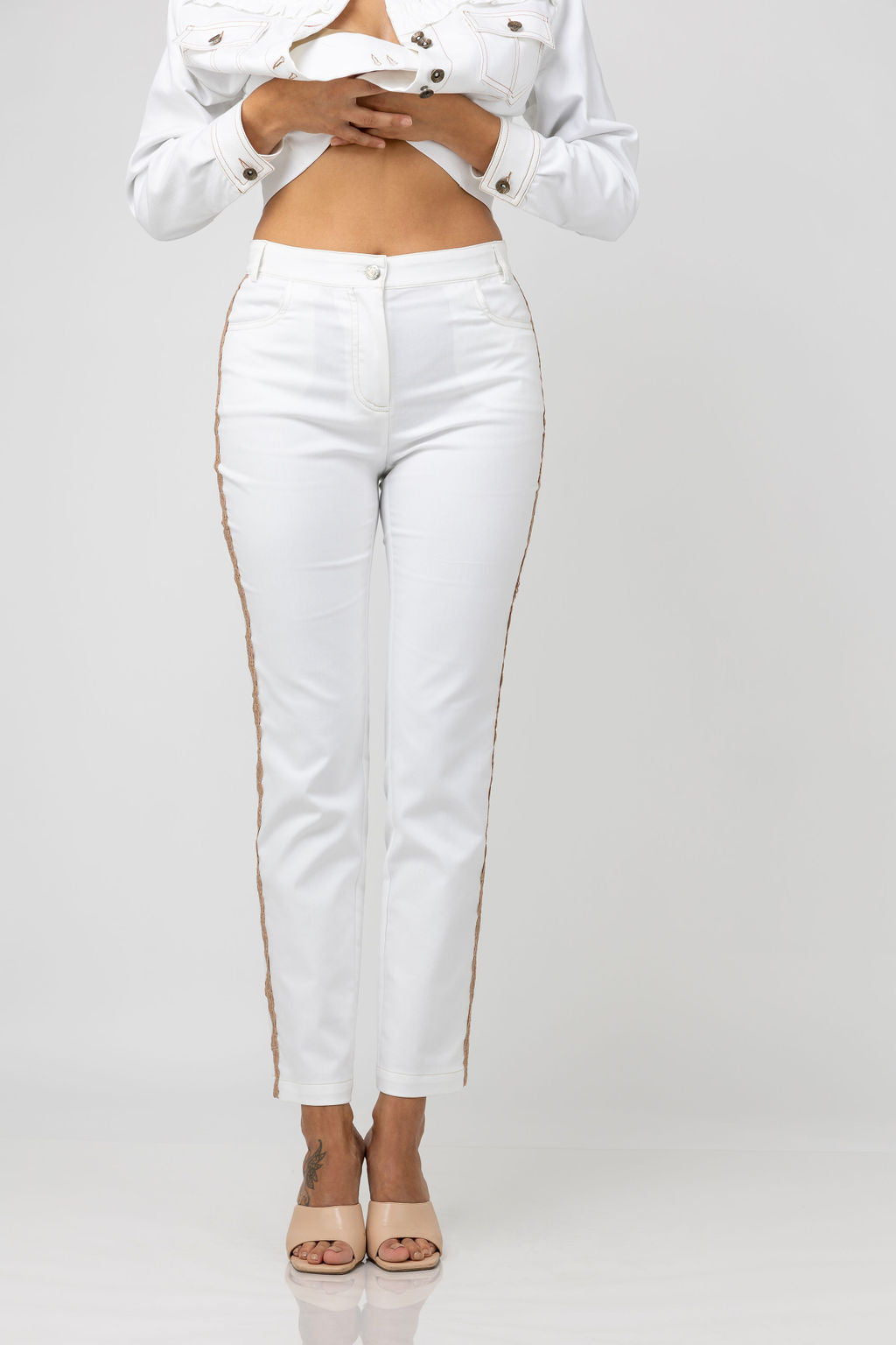 Slim trousers in white with lace edging Slim trousers in white with lace edging