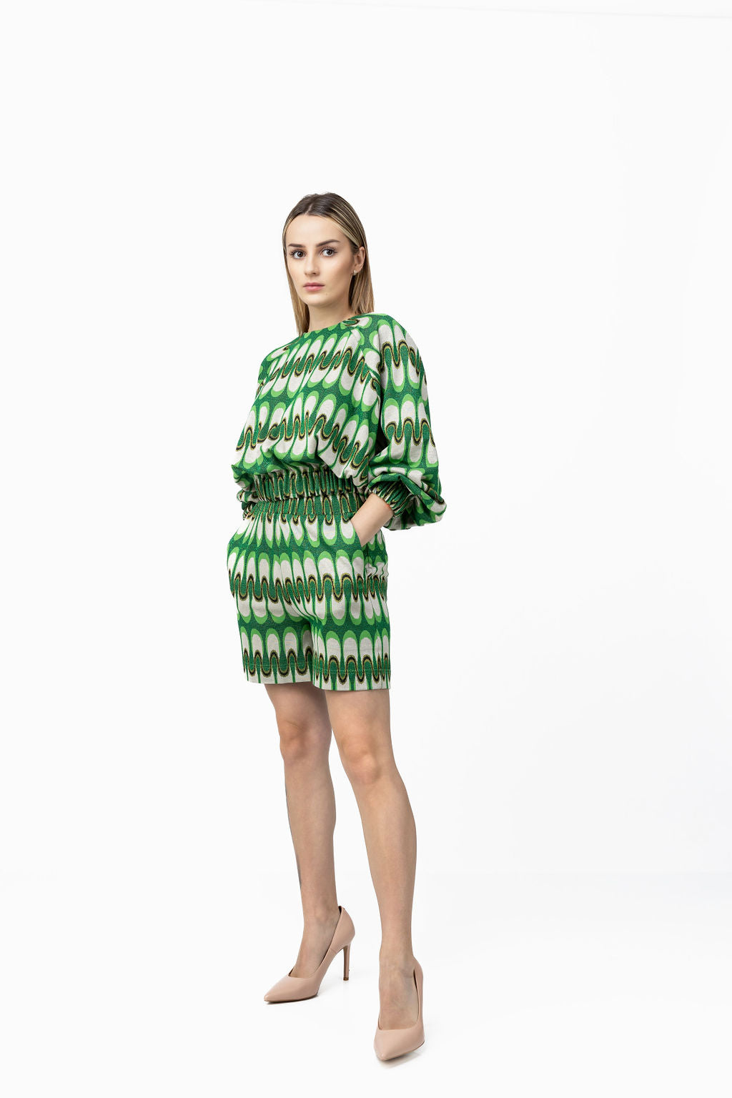 Loose blouse in green tricot Loose blouse in green tricot