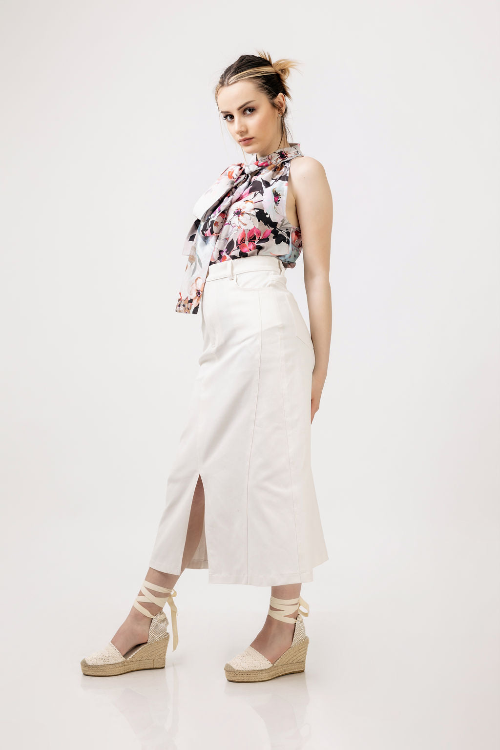 Sleeveless top cherry blossom Sleeveless top cherry blossom – Alternate angle – Silvy Rowson