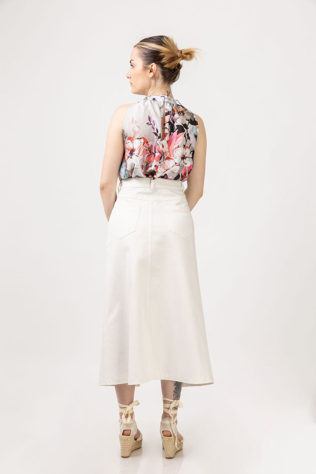 Sleeveless top cherry blossom Sleeveless top cherry blossom – Styled full look – Silvy Rowson