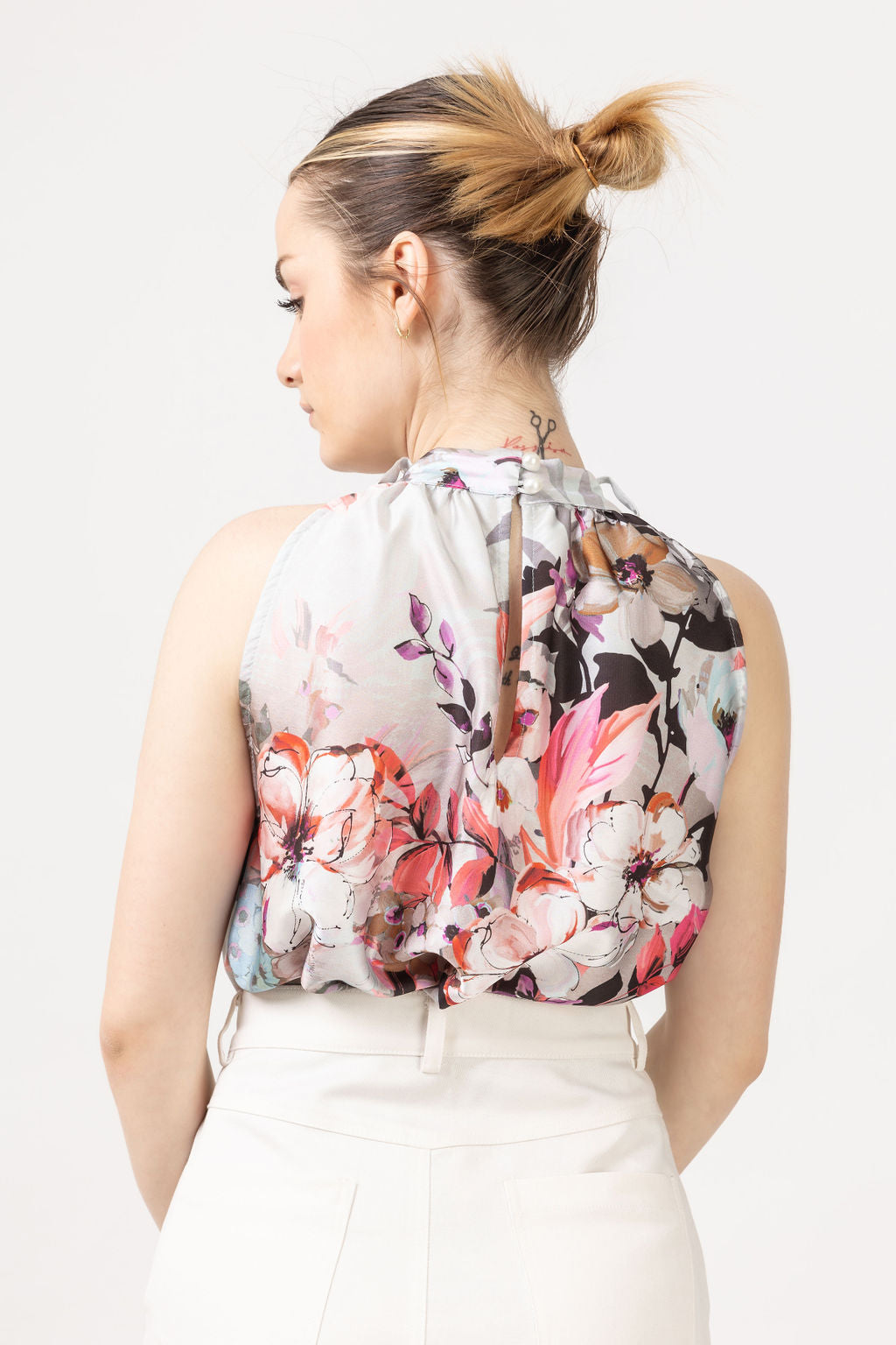 Sleeveless top cherry blossom Sleeveless top cherry blossom – Fabric detail – Silvy Rowson