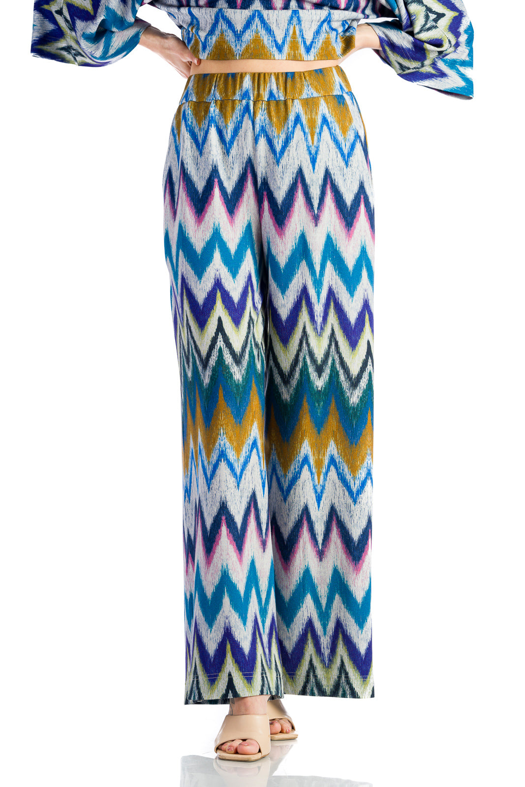 Colourful pants with a loose design Colourful pants with a loose design