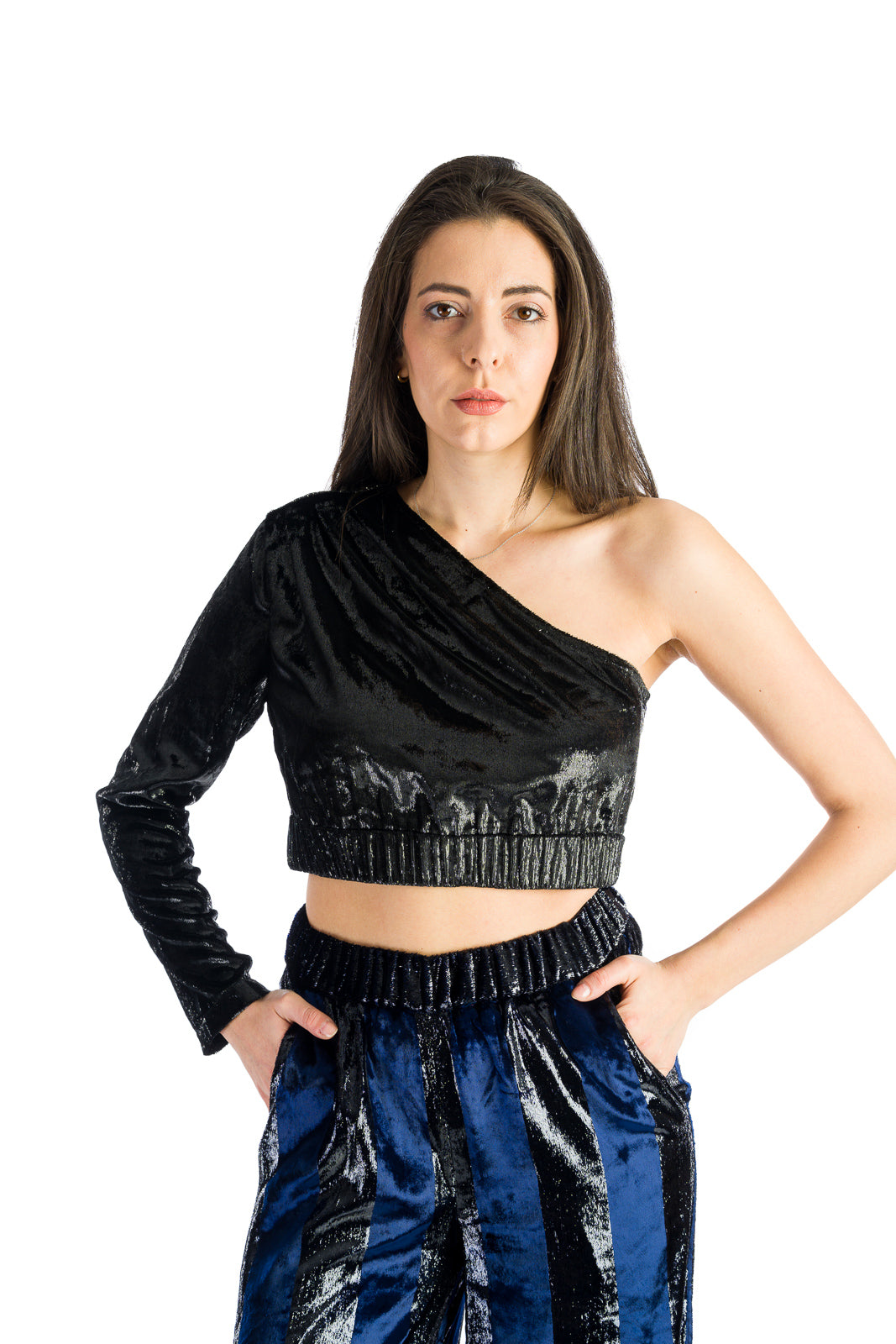 КЪС ТОП В ЧЕРНО КАДИФЕ КЪС ТОП В ЧЕРНО КАДИФЕ