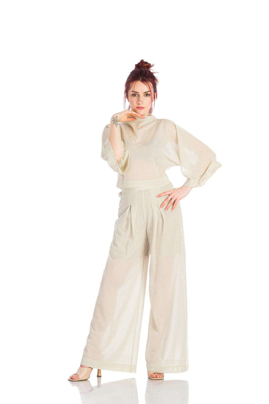 Pants in beige mesh with a loose design Pants in beige mesh with a loose design