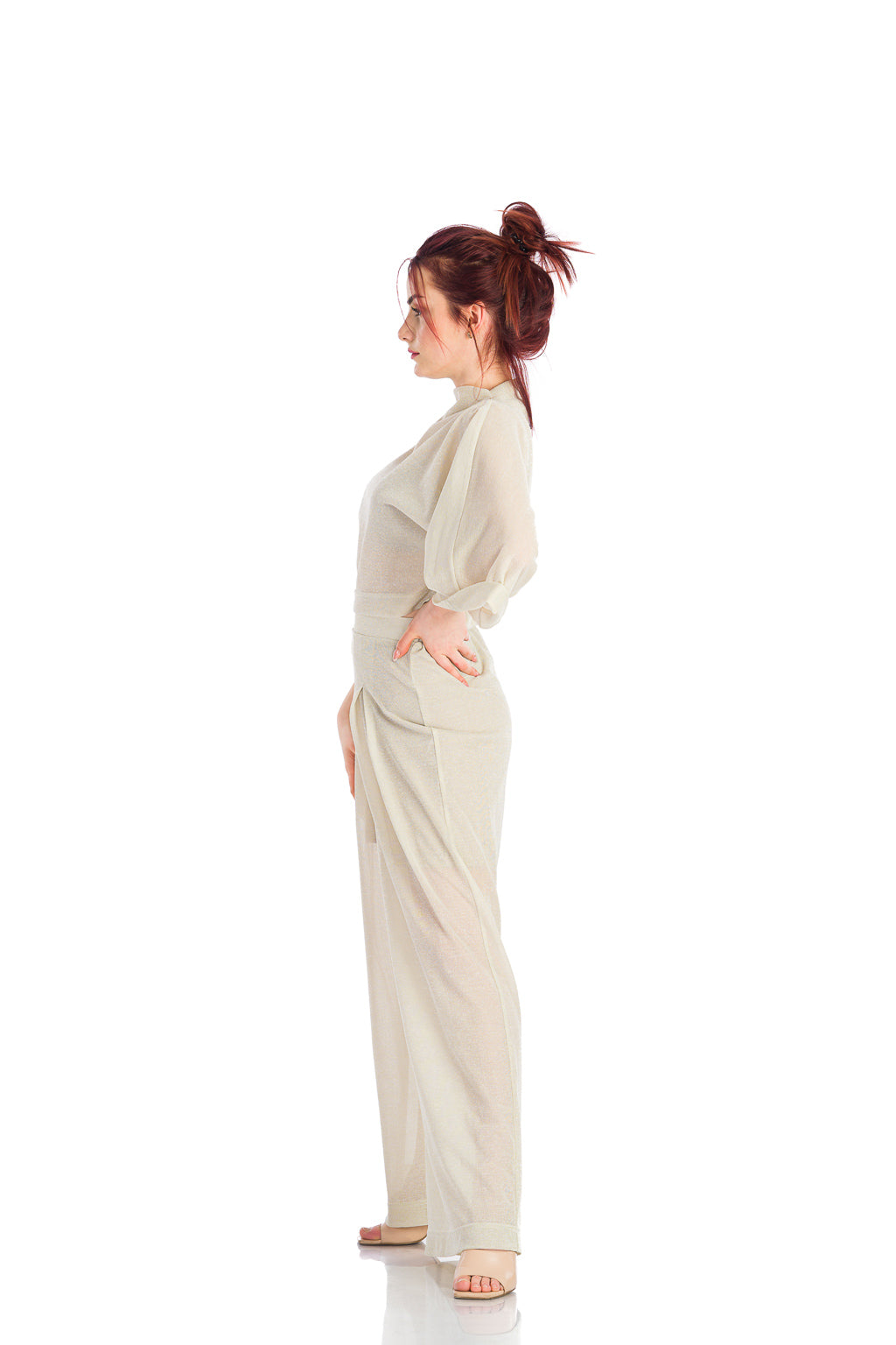 Pants in beige mesh with a loose design Pants in beige mesh with a loose design