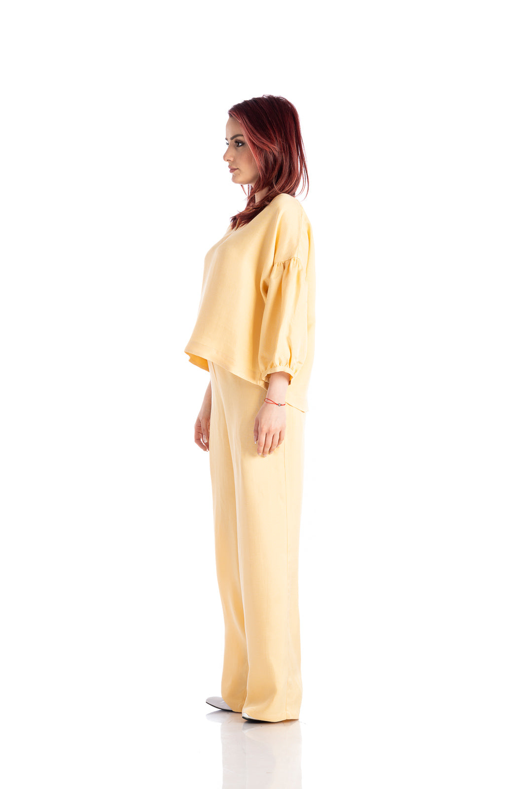 Wide-leg linen pants in yellow Wide-leg linen pants in yellow