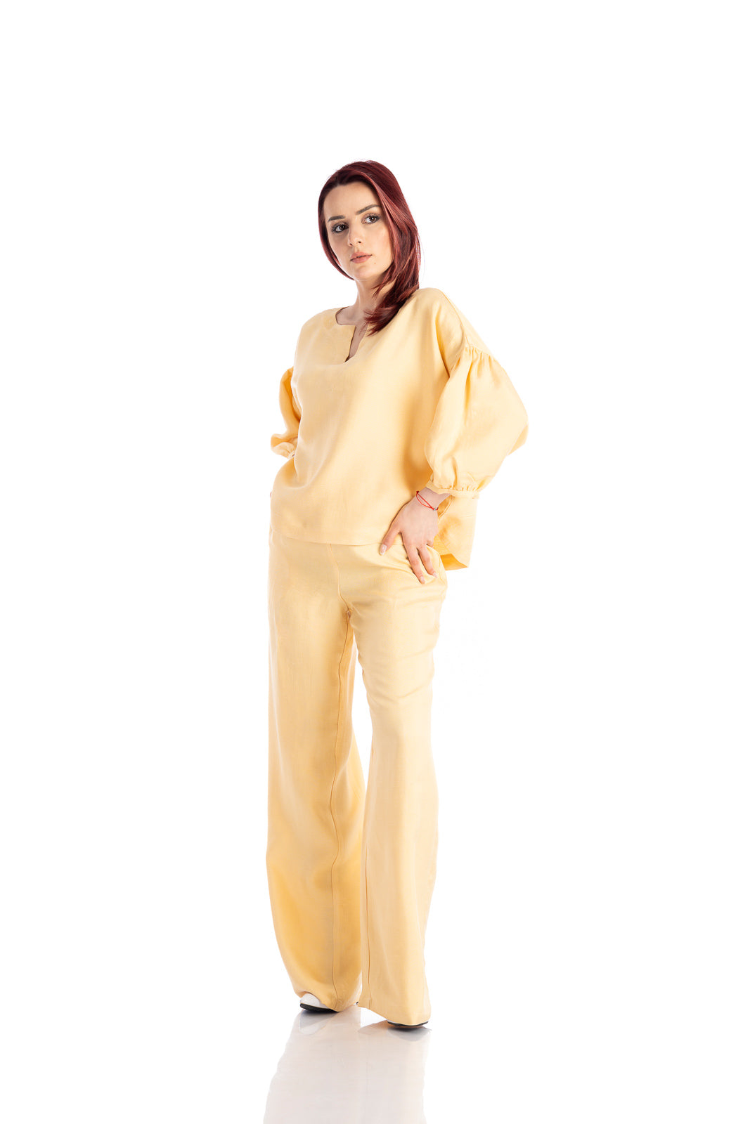 Wide-leg linen pants in yellow Wide-leg linen pants in yellow