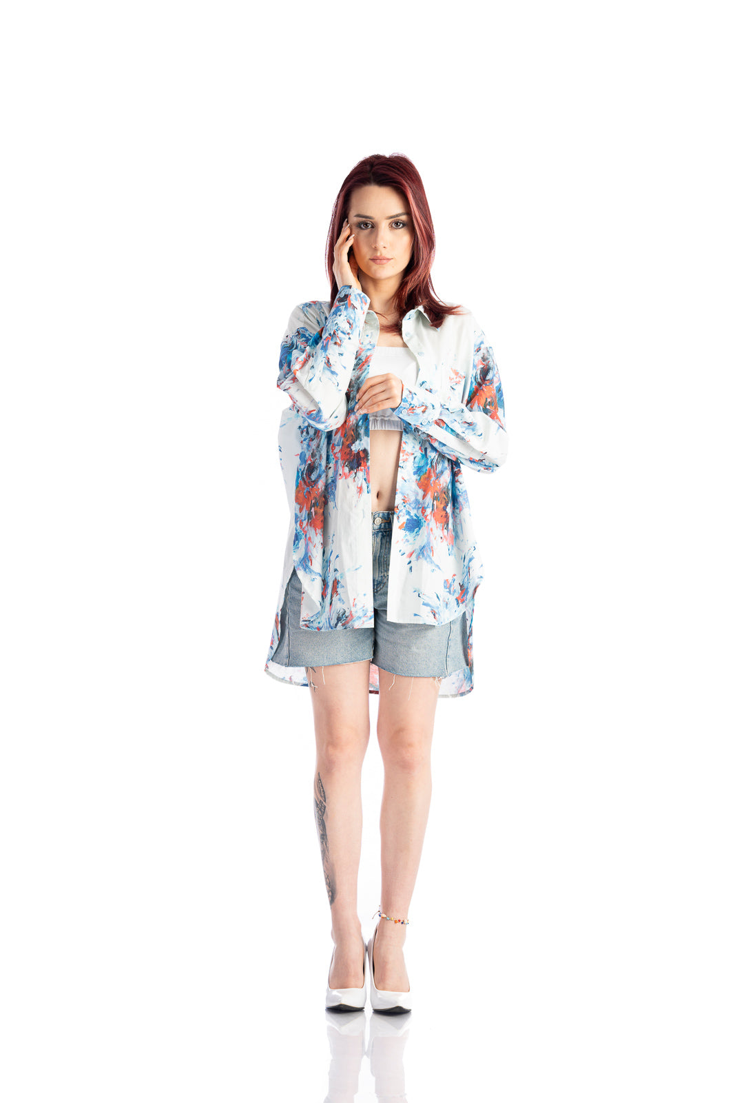 Loose shirt with blue-red spots Loose shirt with blue-red spots