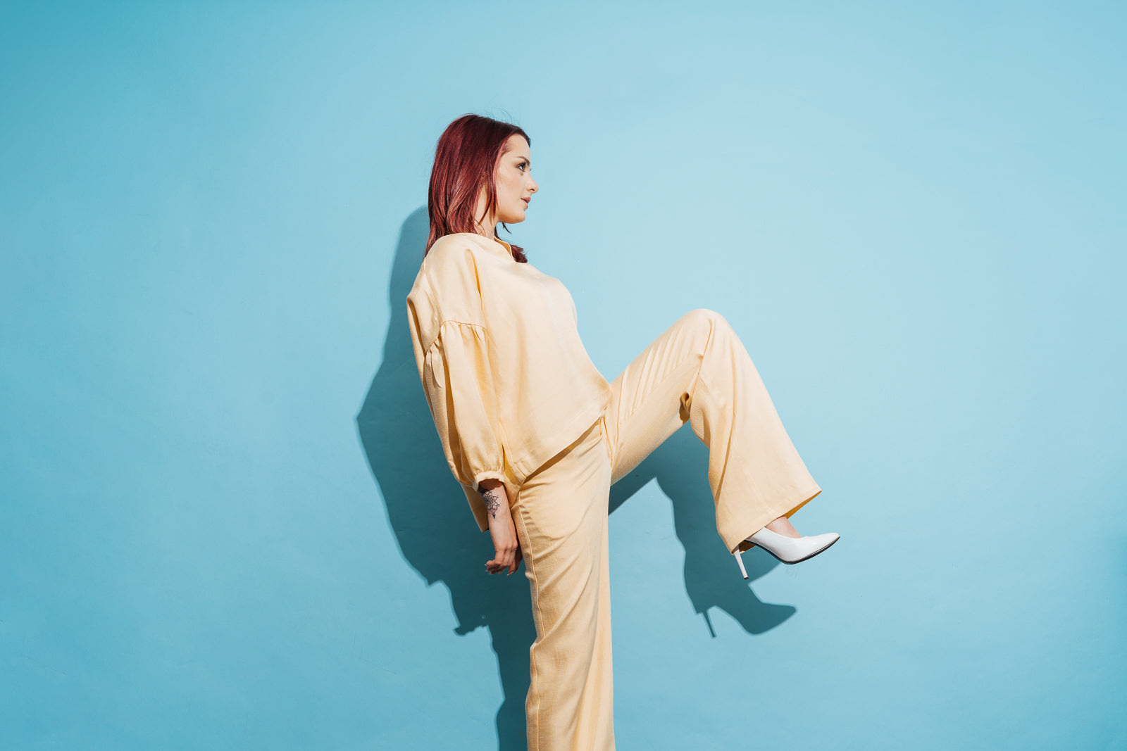 Wide-leg linen pants in yellow Wide-leg linen pants in yellow