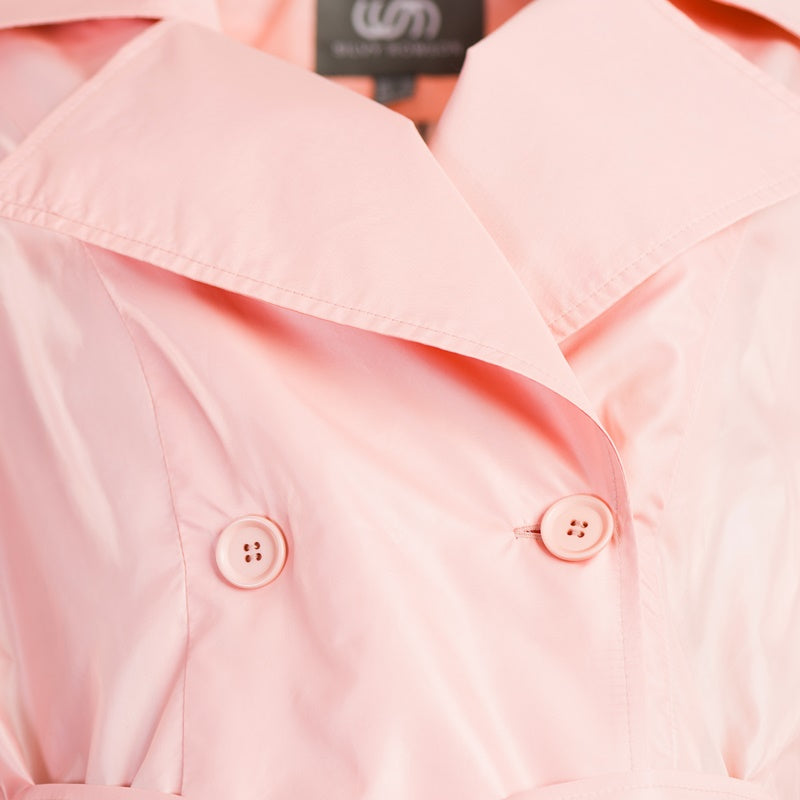 Impermeabile con risvolto ampio in colore rosa Impermeabile con risvolto ampio in colore rosa