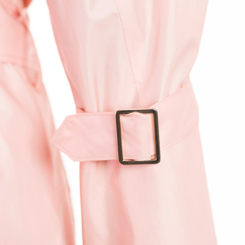 Impermeabile con risvolto ampio in colore rosa Impermeabile con risvolto ampio in colore rosa