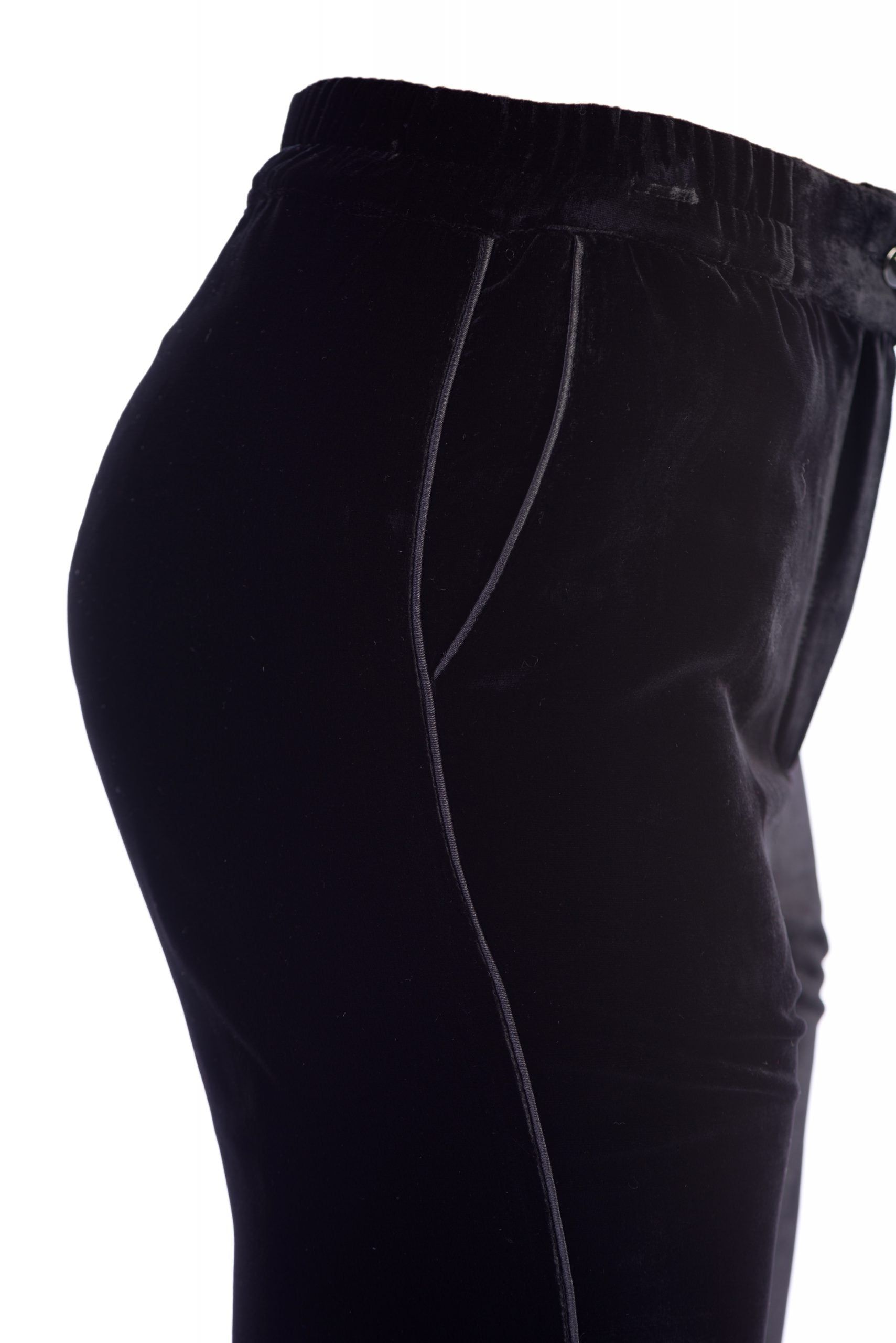Elegant sports set in black Elegant sports set in black