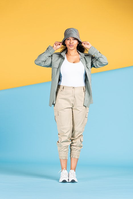 Cargo pants with detachable legs Cargo pants with detachable legs