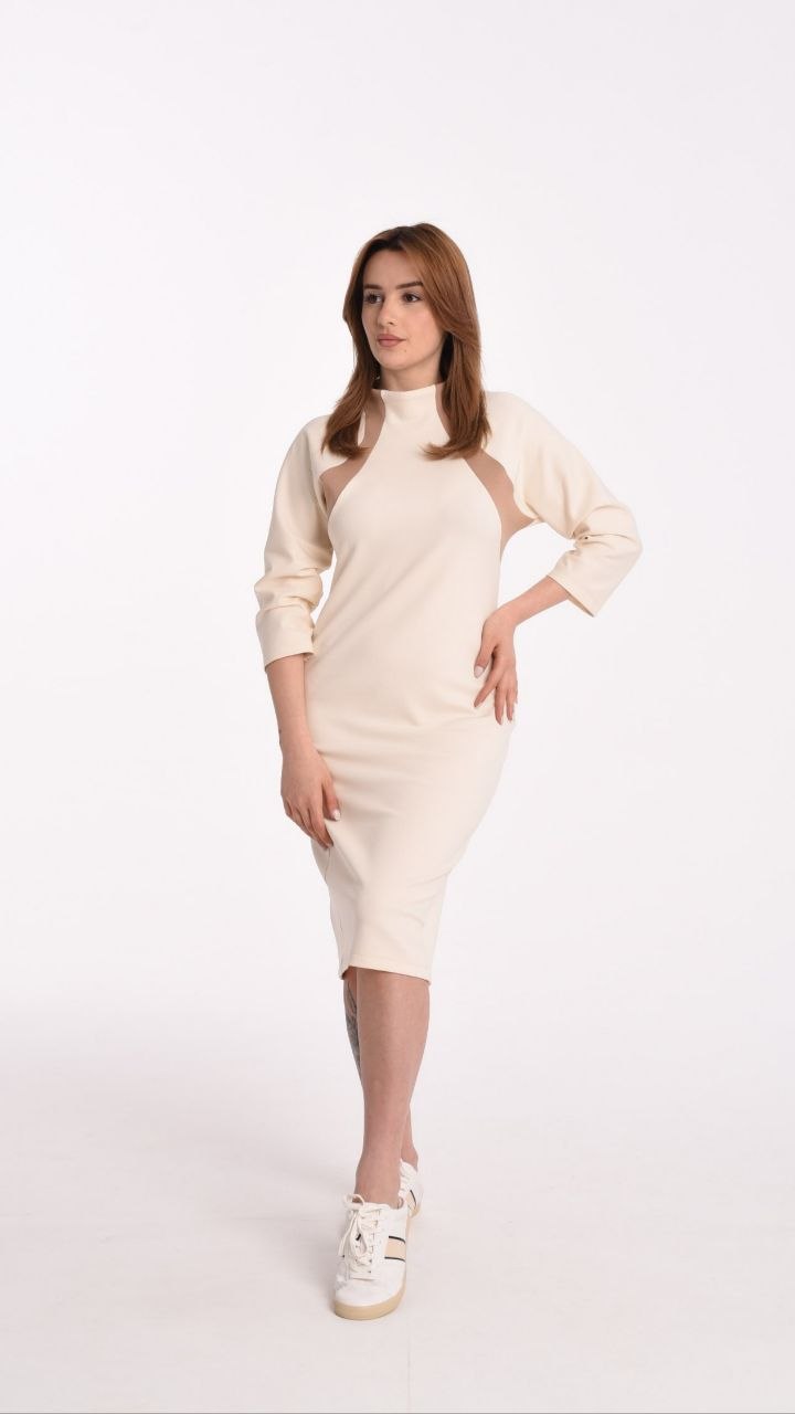 Straight dress in CHAMP colour with a round neckline Straight dress in CHAMP colour with a round neckline