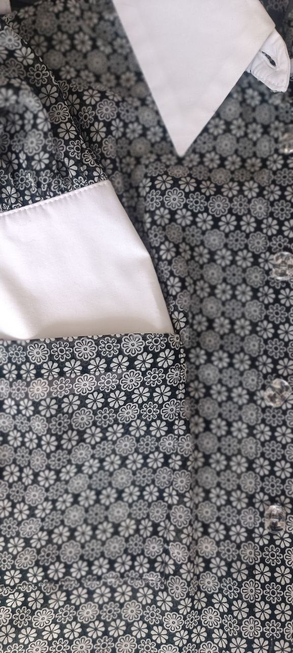 Floral Print Blouse with White Collar & Cuffs Floral Print Blouse with White Collar & Cuffs