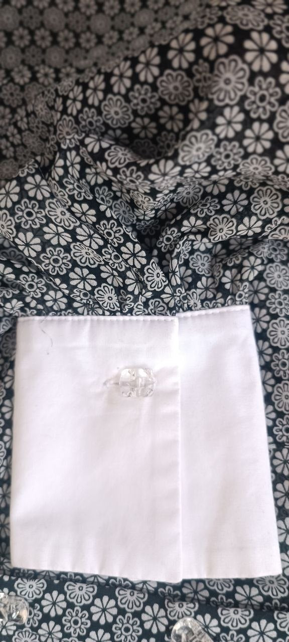 Floral Print Blouse with White Collar & Cuffs Floral Print Blouse with White Collar & Cuffs