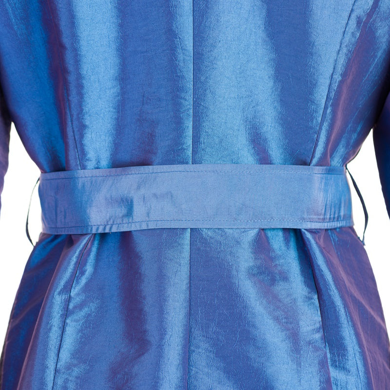 Impermeabile con ampio rever in blu camaleonte Impermeabile con ampio rever in blu camaleonte