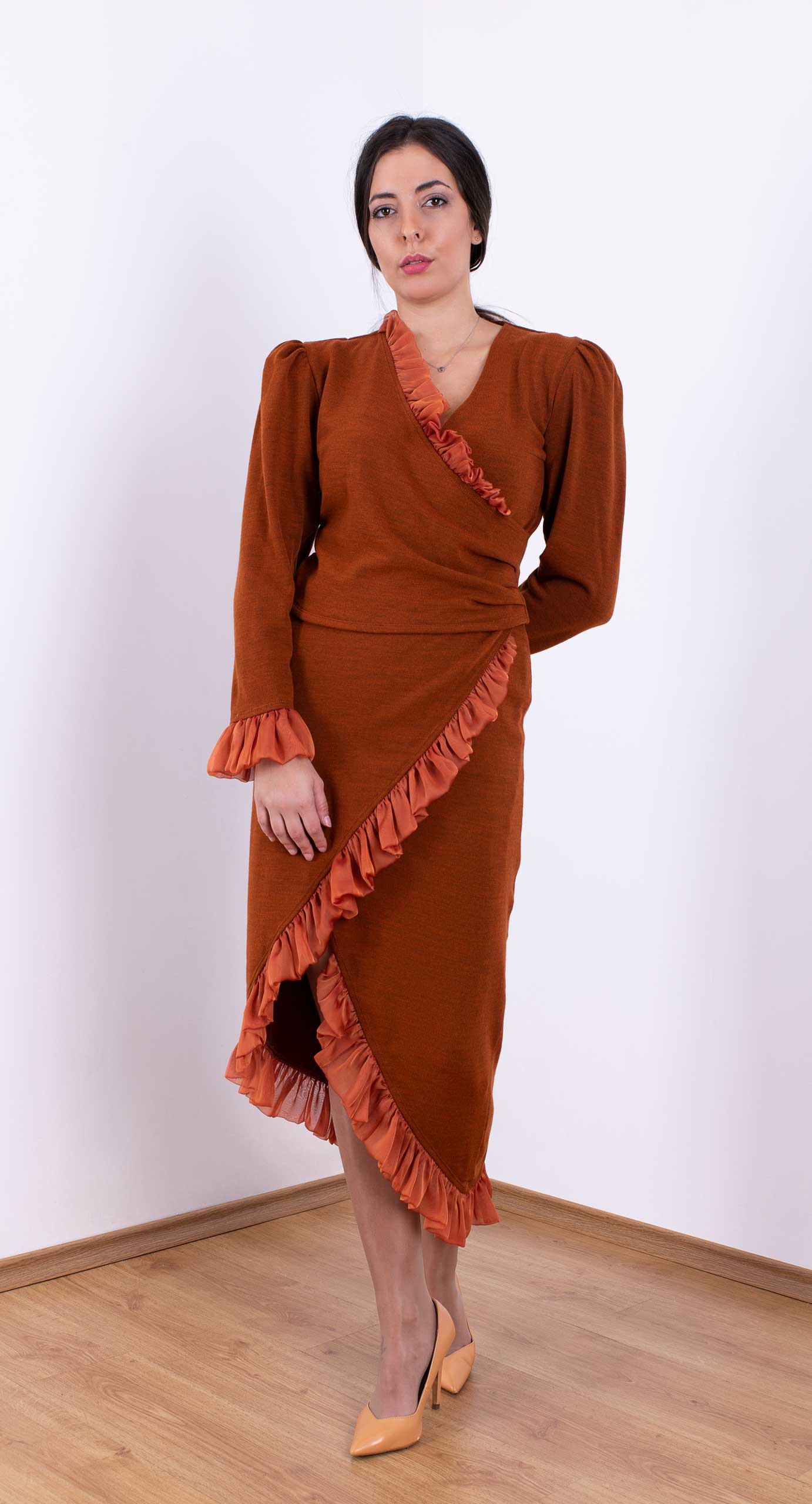 Блуза с буф ръкав в ръждиво кафяво Блуза с буф ръкав в ръждиво кафяво