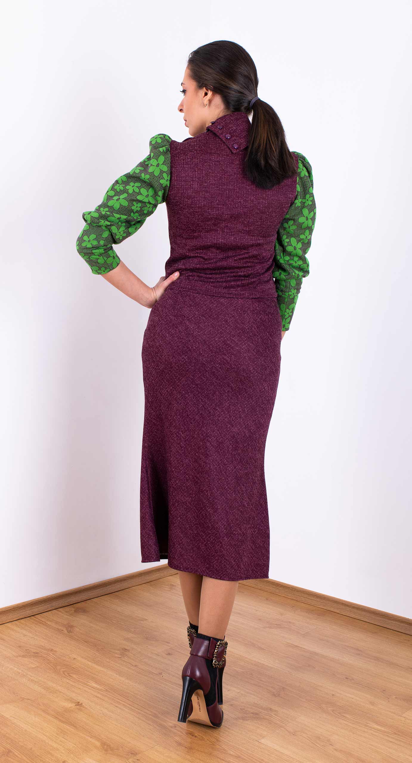 Knitted blouse with a buff sleeve of flowers Knitted blouse with a buff sleeve of flowers