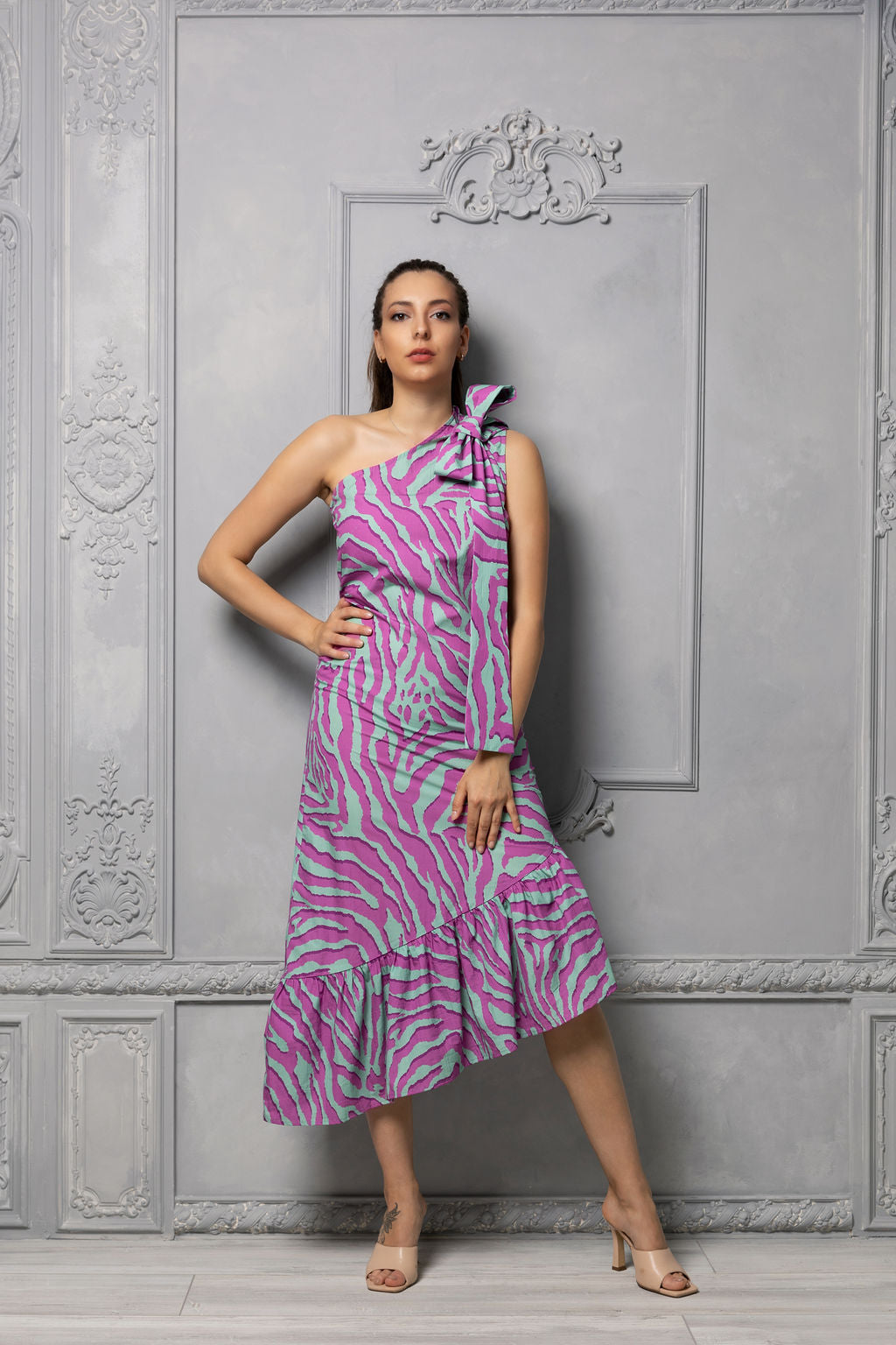 Elegant dress with a ribbon on the shoulder Elegant dress with a ribbon on the shoulder