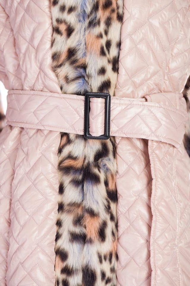 Sleeveless knee-long Jacket in light powder colour Sleeveless knee-long Jacket in light powder colour
