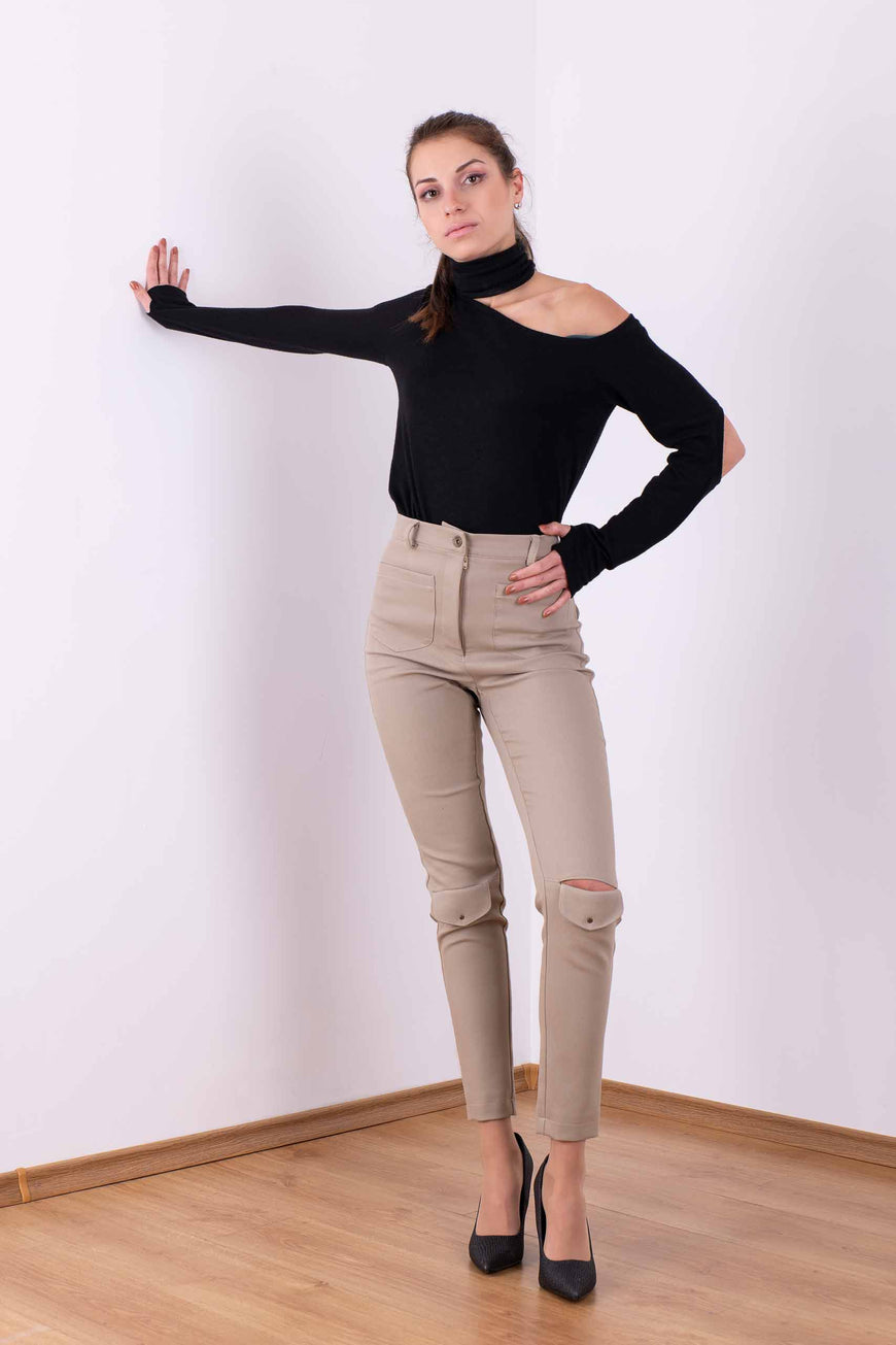 Blouse with high collar with open elbow in BLACK