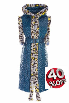 Sleeveless knee-long Jacket in blue, accomplished with eco leopard print feather