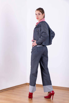 Giubbino corto con arricciatura sul davanti in colore blu scuro