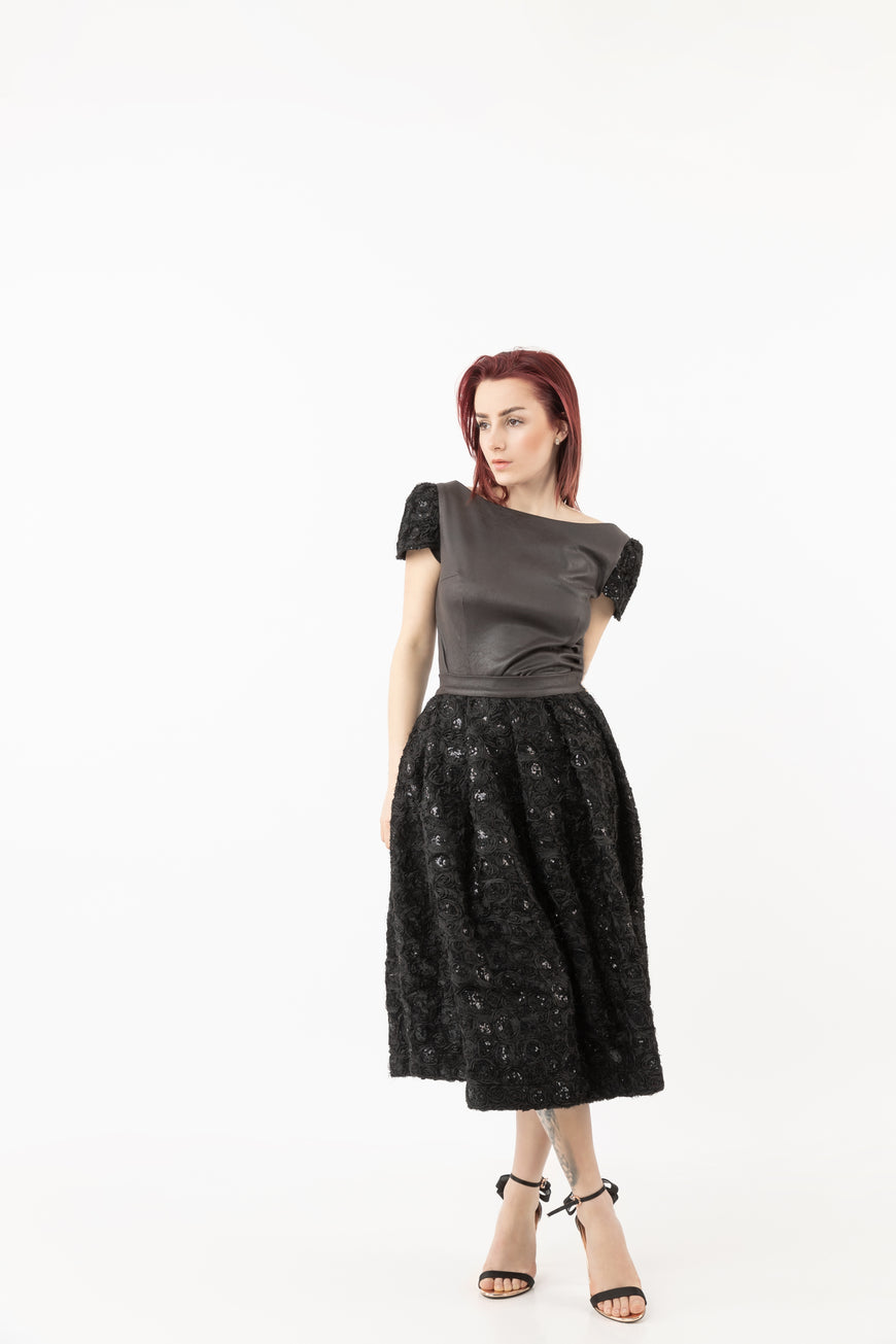 High-waist knee-length skirt with sequences